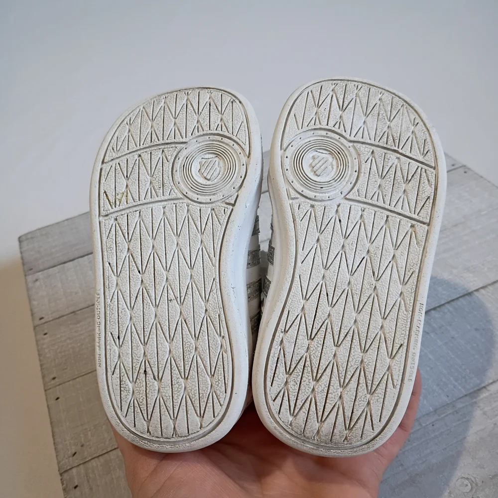 K-Swiss Kids' Size 5C Sneakers in White and Silver Has Wear See Photos